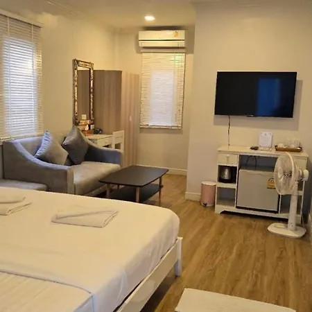 Ip Plus Beach Resort Ko Lan Exterior photo